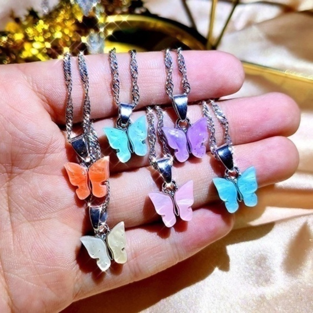 3/$30 🤍 Acrylic Butterfly Necklace